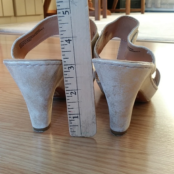 Born Crown Metallic Leather Heeled Sandal 8M/W Beige Cream Metallic - Picture 15 of 16